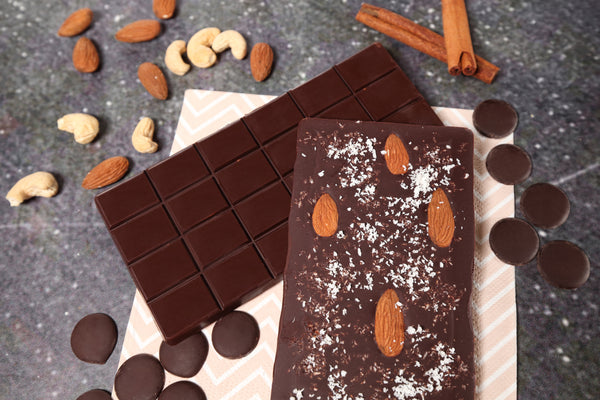 <tc>Domowa degustacja 10 czekolad rzemieślniczych + zestaw do produkcji czekolady</tc>